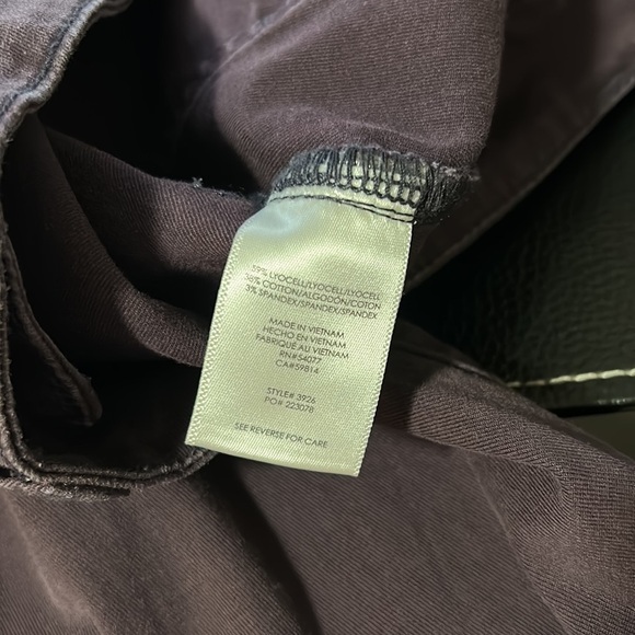 CAbi The Carpenter Cargo Utility Pants Deep Plum Purple Sz 2 - Picture 12 of 16